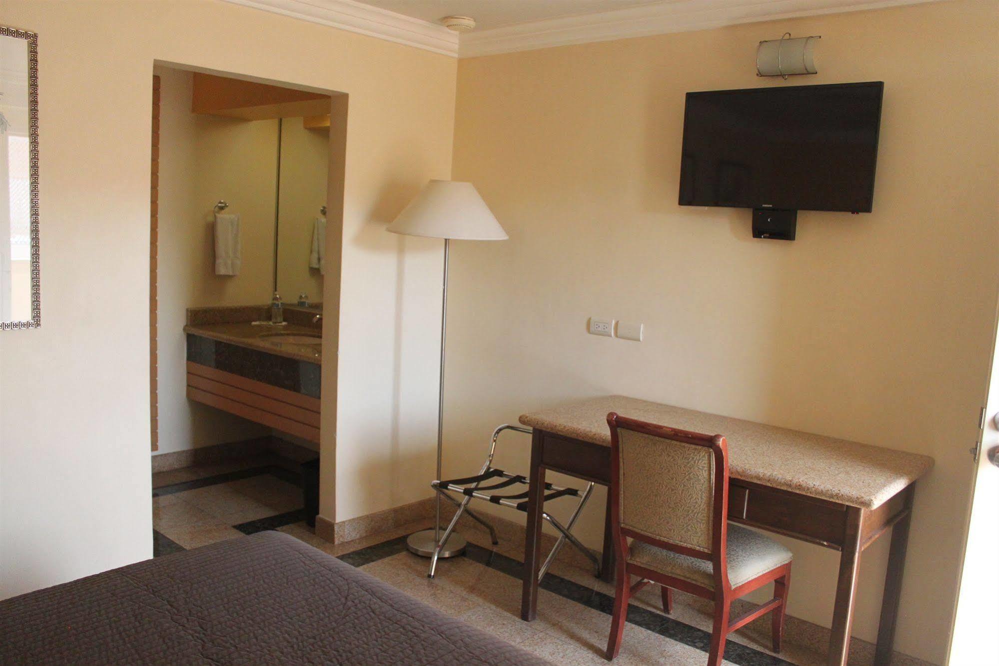 Hotel Aqua Rio Tijuana Buitenkant foto